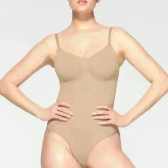 SKIMS Tan Adjustable Straps Sculpting Seamless Brief Snaps Bodysuit Size… - Picture 1 of 7
